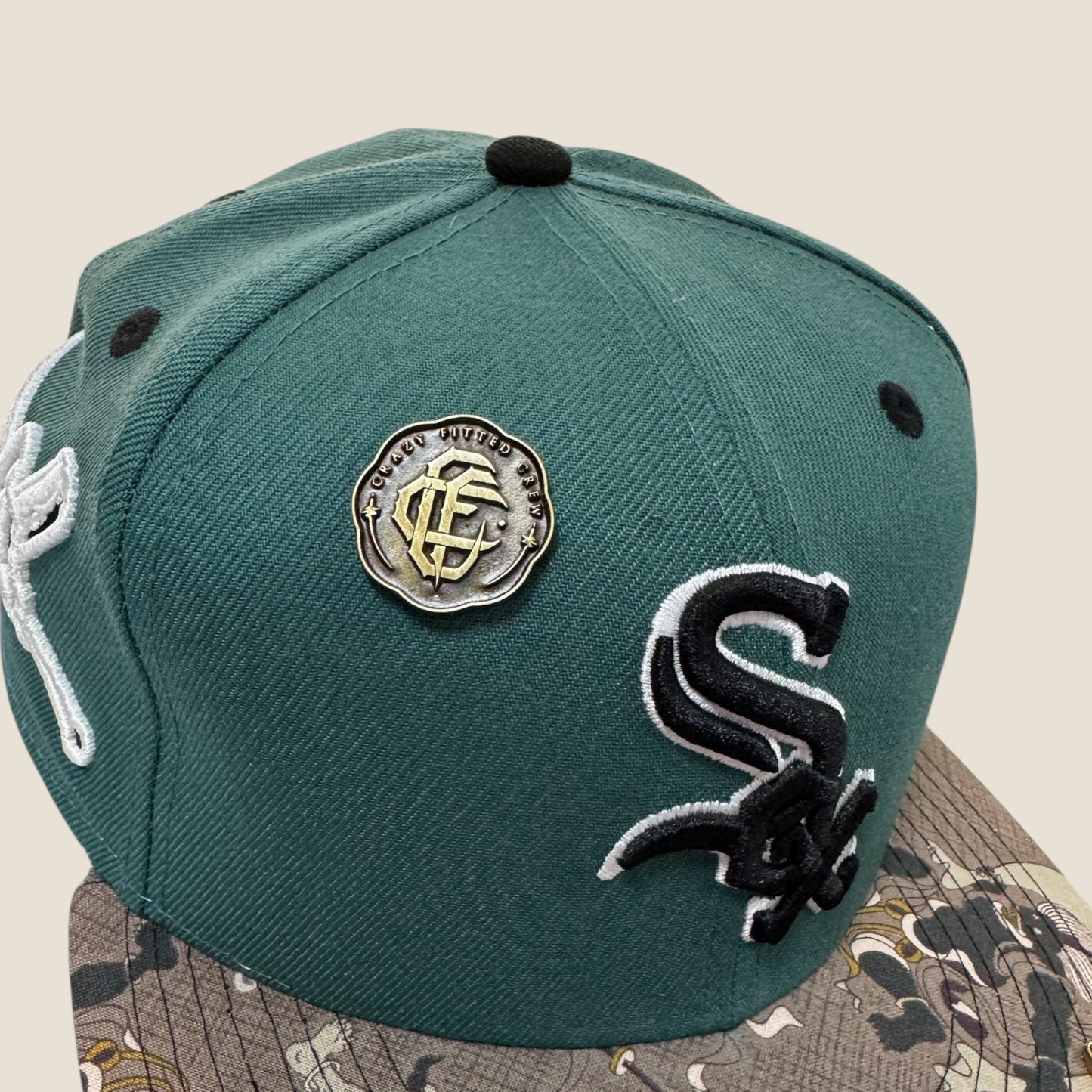 Pin Crazy Fitted Crew Oro Viejo