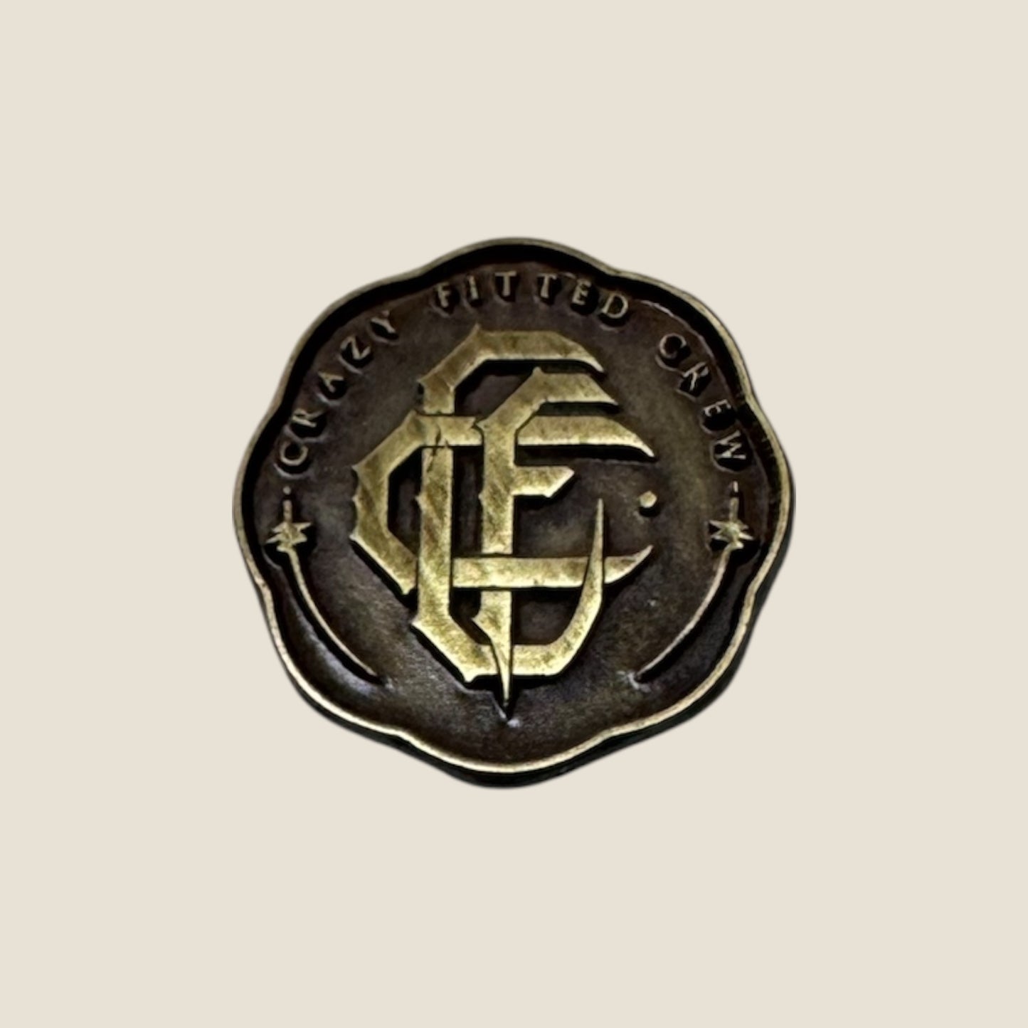 Pin Crazy Fitted Crew Oro Viejo