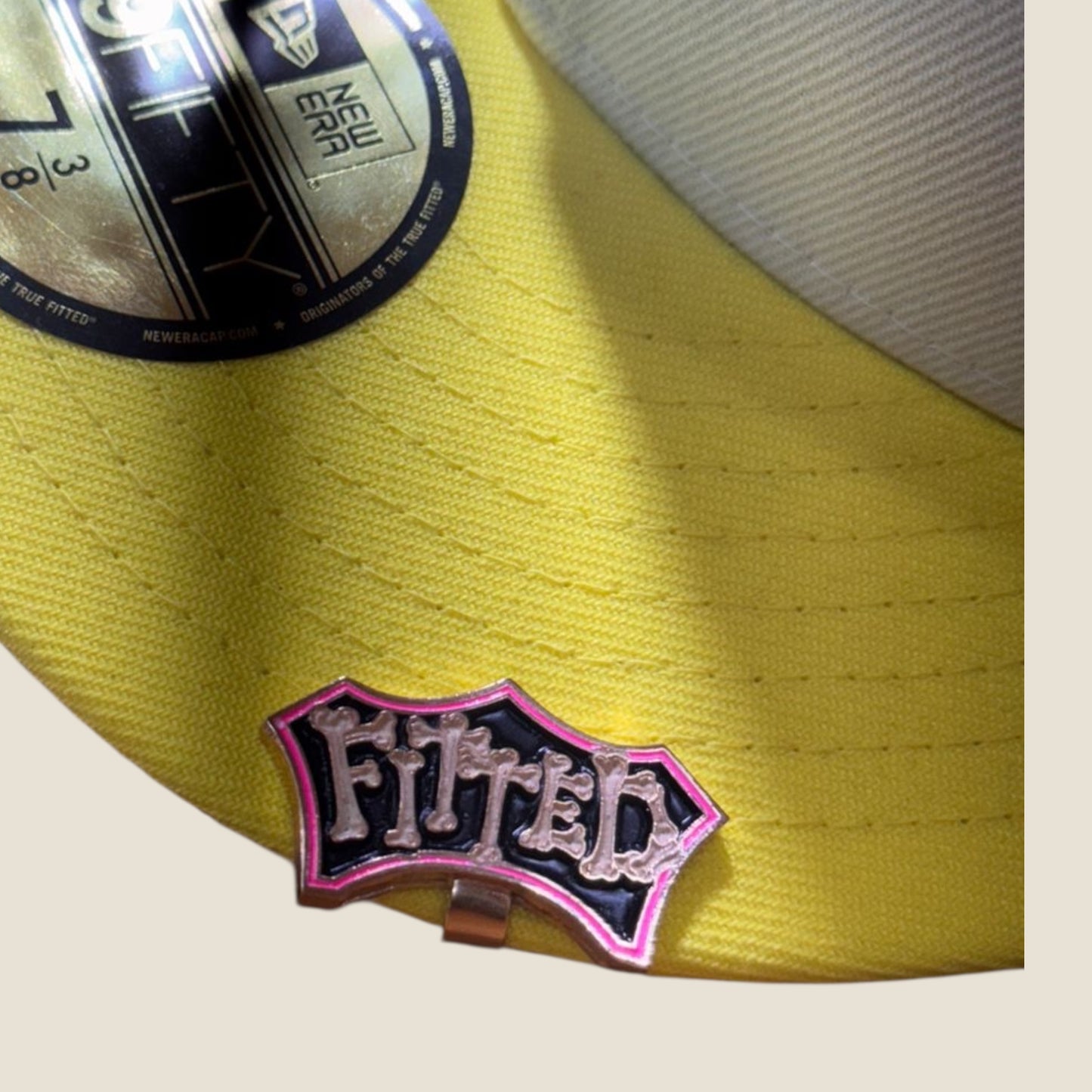 Visor Clip Fitted Bones Rosa Neón